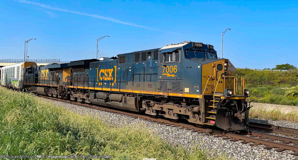 CSX 7006 leads M276.